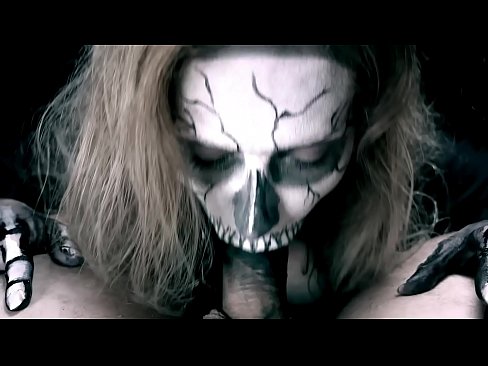 ❤️ Demon cailín sucking coileach lena béal dubh agus shlogtha cum. ️  Porn  ag ga.com-fullporner.ru ❤